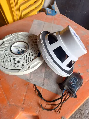 Autofalante JBL marítimo 8"