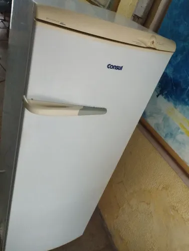 Vendo geladeira Consul degelo automático, funcionando perfeitamente.