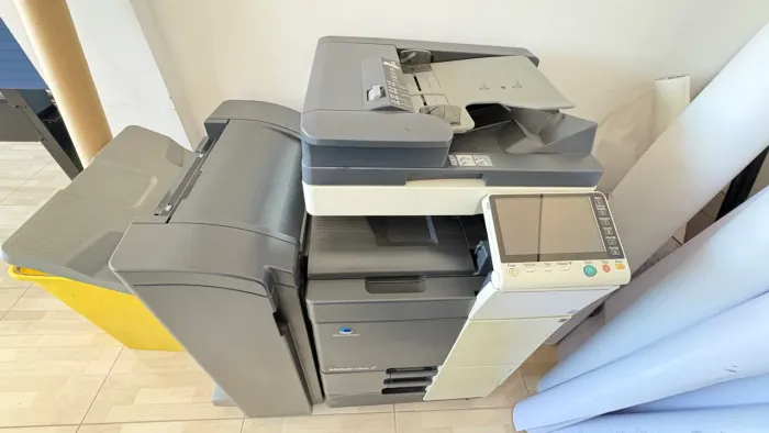 Multifuncional Konica Minolta bizhub C364e A3 Colorida + Finalizador/Grampeador