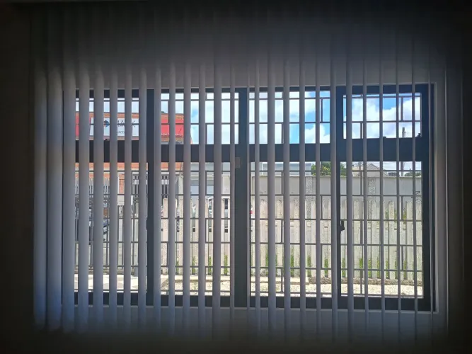 Persiana vertical de PVC 2,30 x 1,70