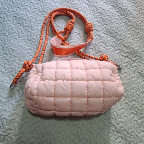 Bolsa Nuvem Acolchoada Rosa com Laranja