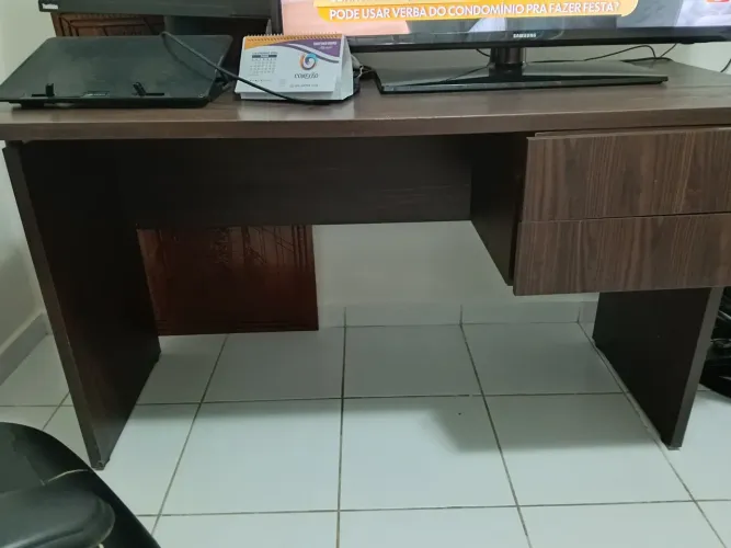 Escrivaninha a venda