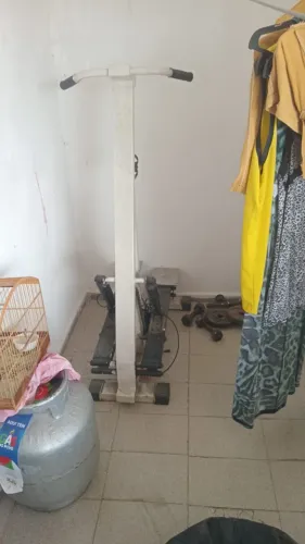 Aparelho Simulador de Escada + Barra + Halteres