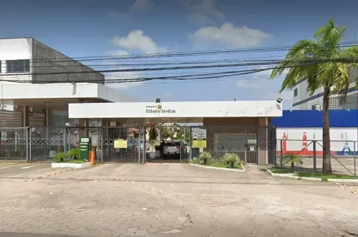 Vendo casa de dois andares no Condomínio Cidade Jardim l CRECI 9996