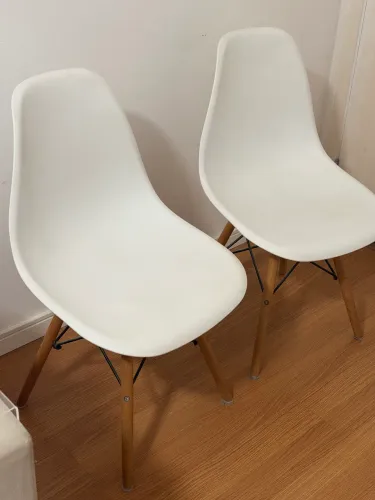 Duas cadeiras Eames