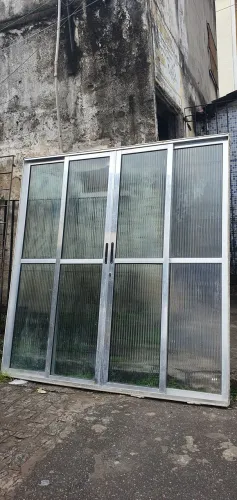 Porta de alumínio