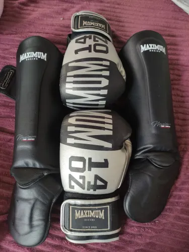Luva e caneleira de Muay Thai