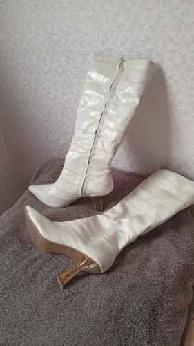 Bota de couro da marca flor da pele