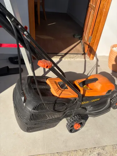 Cortador de Grama Elétrico BLACK+DECKER 1.200W