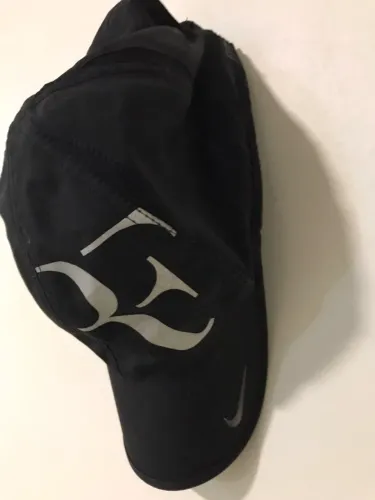 Boné raro preto Roger Federer