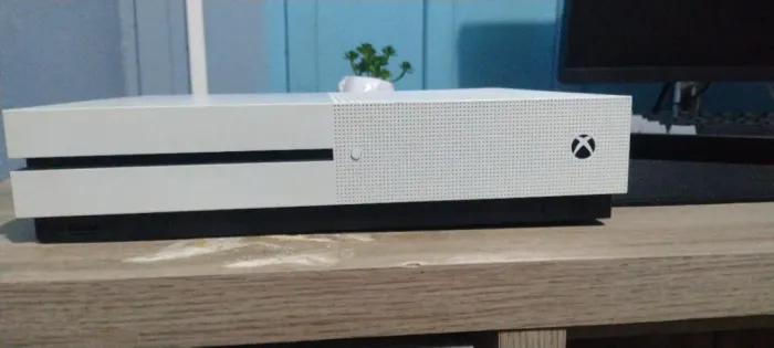 Xbox One S com controle