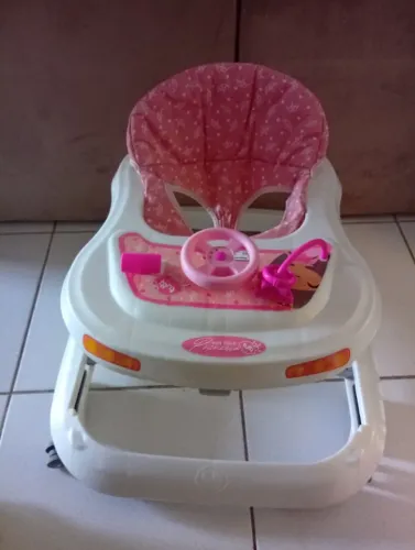 Andador infantil menina