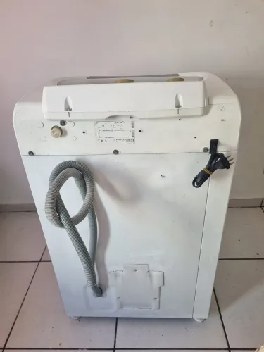 Vendo máquina de lavar roupas Brastemp 11kilos seminova, com três meses de garantia.
