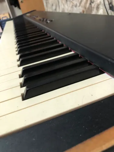 Piano ROLANDO RD 100