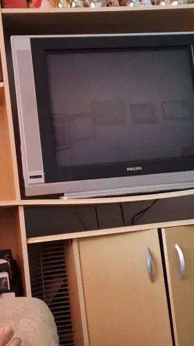 Tv antiga com defeito