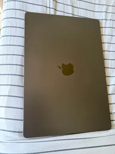 MacBook Air 15? M4 16GB Midnight Blue - Intacto Menos de 1 ano de uso