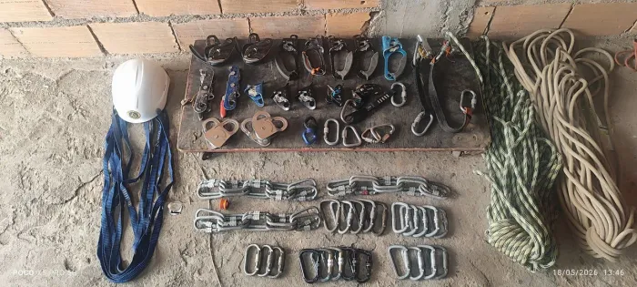 Vendo esquipamentos de acesso por cordas