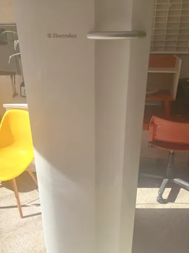 Freezer ótimo estado com garantia