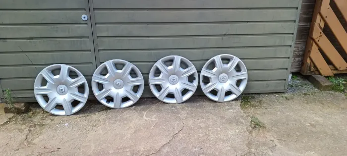 CALOTAS ORIGINAL RENAULT ( USADAS ) MARCAS DE USO // R$200,00