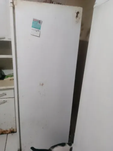 Vendo duas geladeiras usadas mais em estado de boa, funcionando tudo perfeitamente bem.