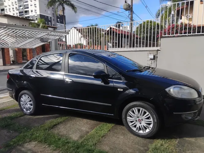 Fiat Linea Essence 1.8 Flex 16V 4P 2012