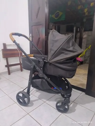 Carrinho de bebê estilo Moisés Galzerano