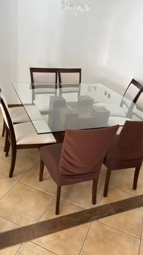 Mesa de vidro com 8 cadeiras