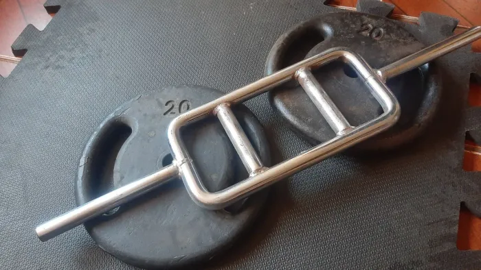 Barra h maciça +par de anilhas de 20kg de ferro 