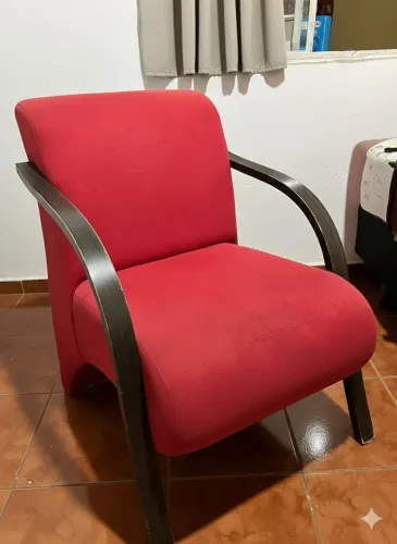 Poltrona Decorativa Vermelha - Confortável e Moderna