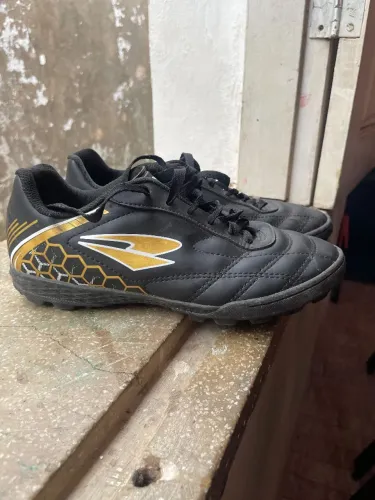 Chuteira society masculina