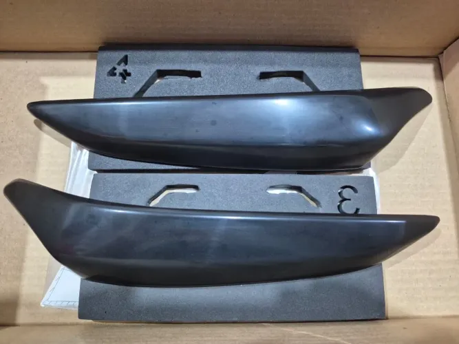 Protetor lateral do parachoque dianteiro Honda City 2022 a 2025  Sem cor para ser pintado 