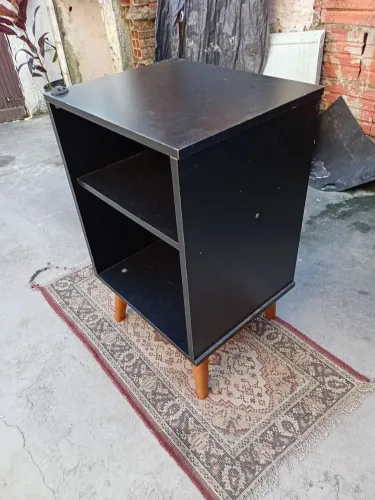 Lindo armarinho de com Pes 80 reais