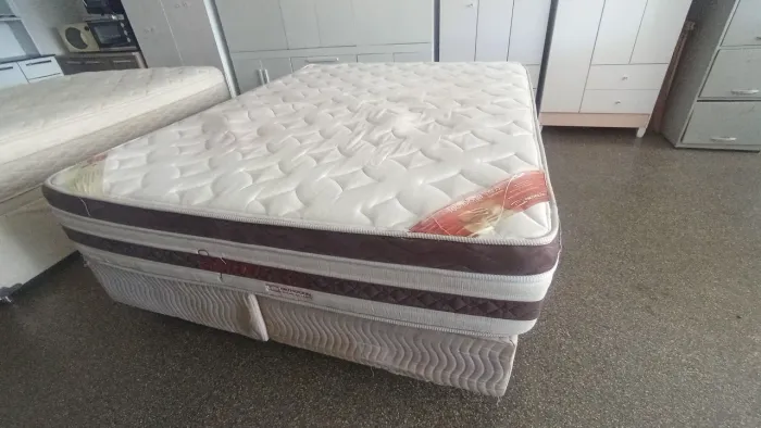Cama box Queen size Colchão molas ensacandas bambú dividimos TB cartão 