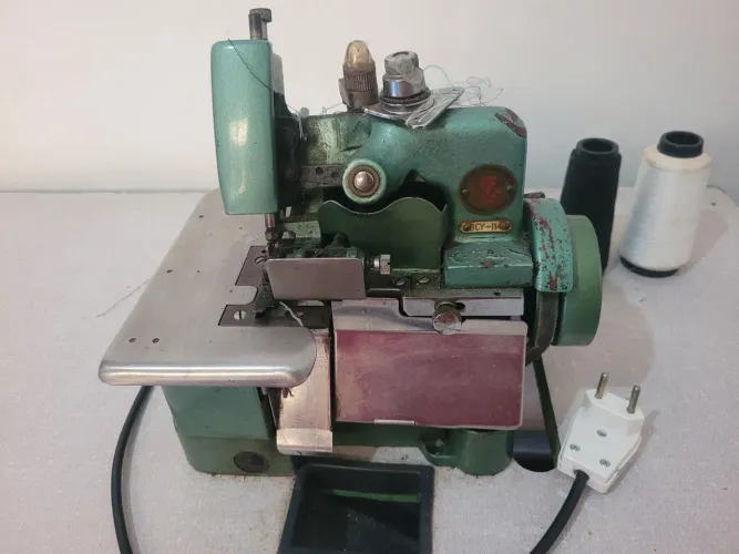Maquina de costura overlock