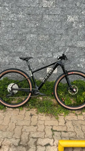 Caloi elite carbon racing