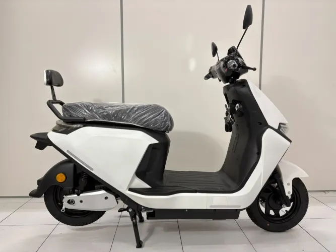 Scooter Elétrica Design Futurista - A4 Zero Km / Nova!