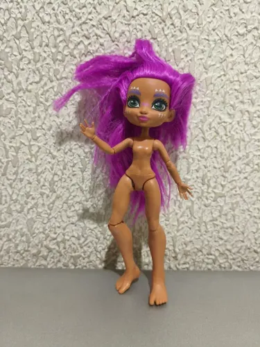 boneca Roaralai da linha Cave Club da Mattel