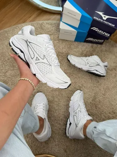 Tênis Mizuno branco