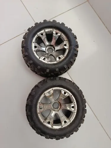 Par rodas pneus traxxas revo 