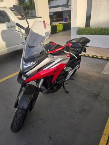 Vendo NC 750X sem detalhes
