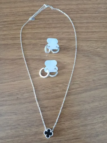 Vende-se cordão e brinco de prata