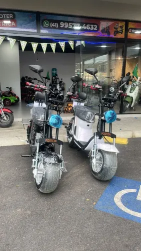 Linha completa de scooters e motos elétricas