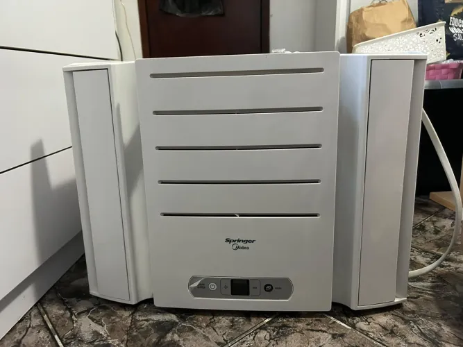 Ar de Janela 7500 BTUs digital com controle