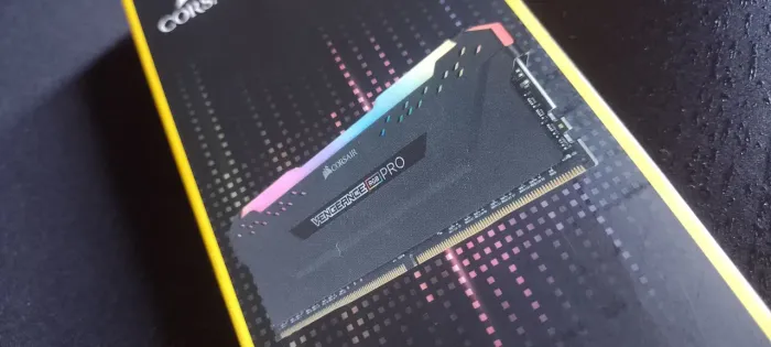 Memória Corsair Vengeance 16GB DDr4 3200 RGB icue