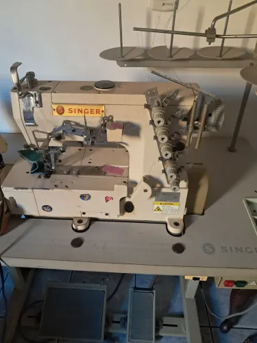 Galoneira industrial Singer