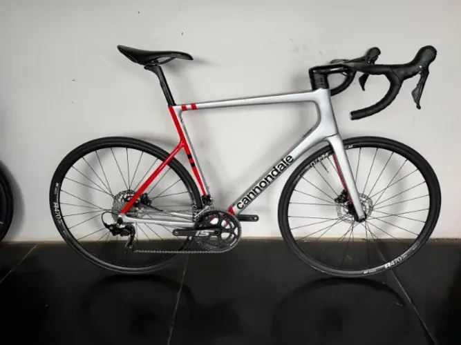 Cannondale SuperSix EVO - Tamanho 58 | Shimano 105 11v | DT Swiss