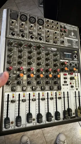 Mesa de Som Xenyx Behringer