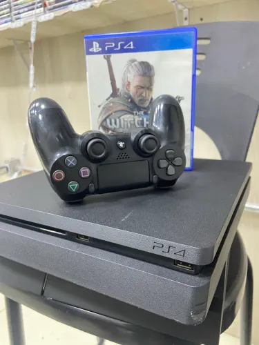 PS4 Slim 500GB usado com jogo