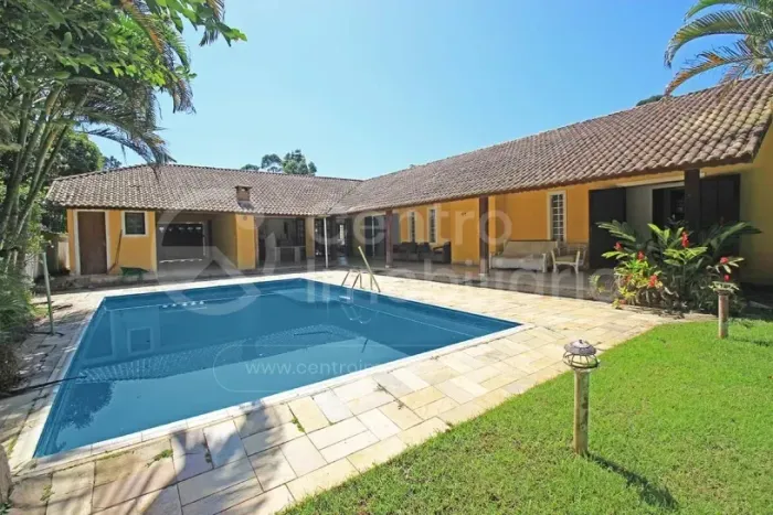 CASA à venda com piscina e 5 quartos em Peruíbe, no bairro Sao Marcos