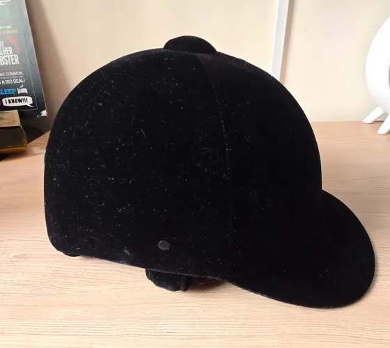 capacete de equitação e hipismo da marca Instep, tamanho 58,